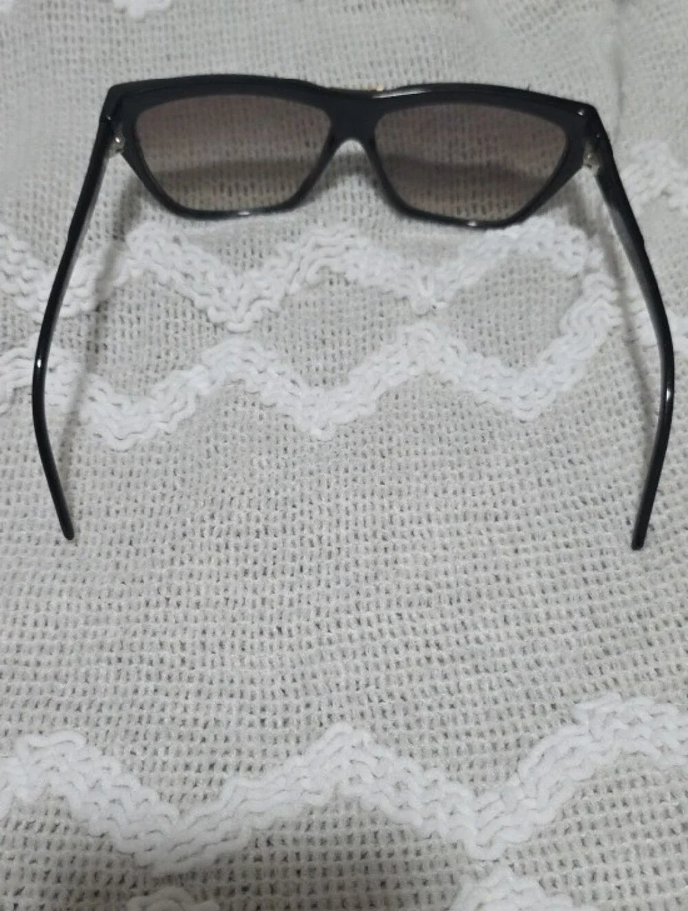 Vtg 80s Women's Tortoiseshell Cat-Eye Sunglasses w/ Gold Accent - P32